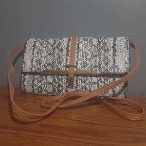 Jaclyn Smith cross body bag